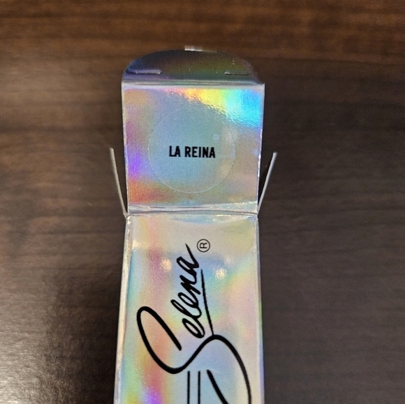 Mac Selena Limited Edition Lipstick in La Reina (NIB) - Picture 4 of 5